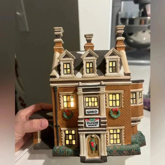 Dept 56 Dickens' Village Series Dursley Manor Christmas Light Up Christmas home - Picture 3 of 12